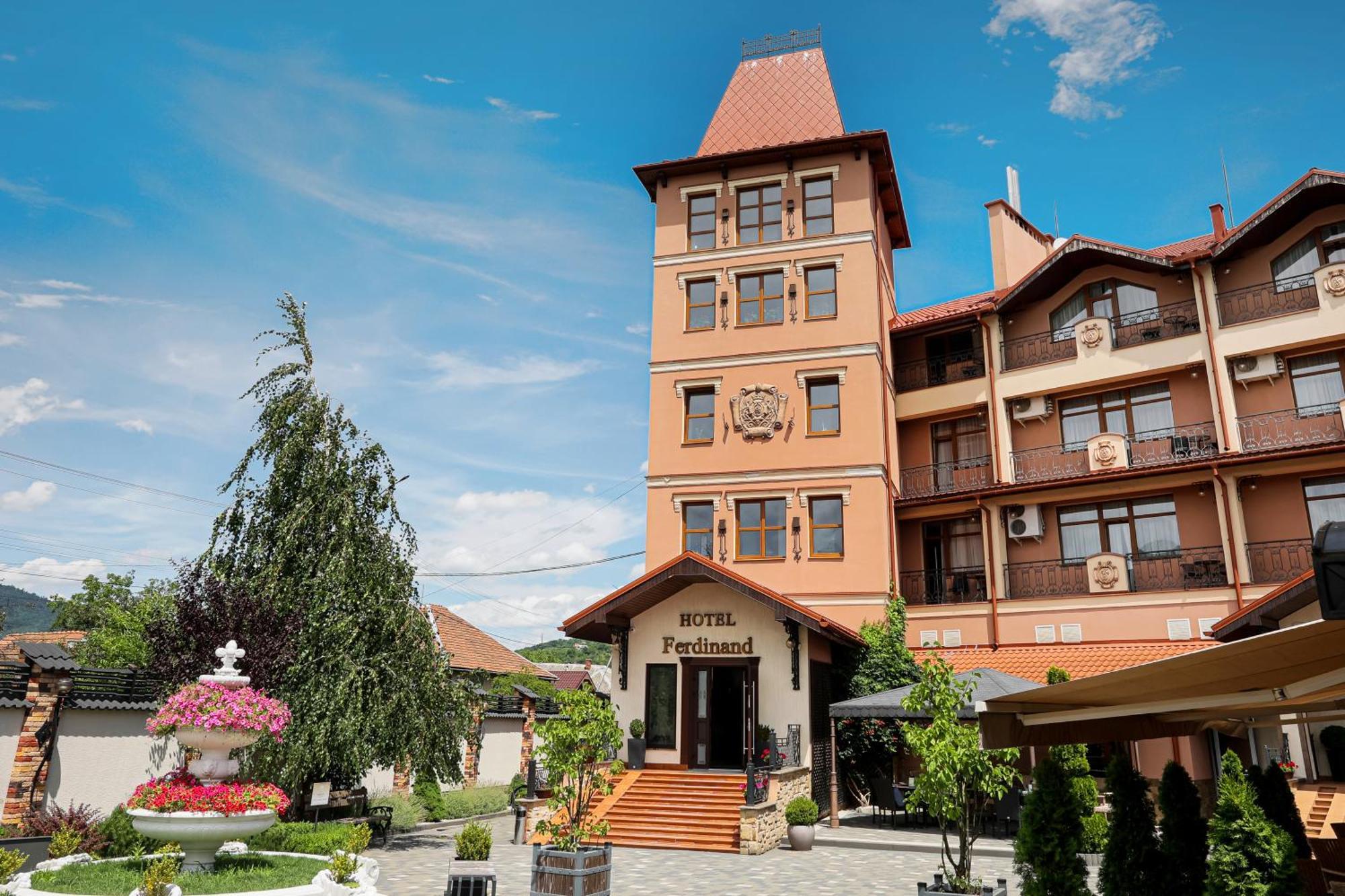Hotel Ferdinand Mukačevo Exteriér fotografie