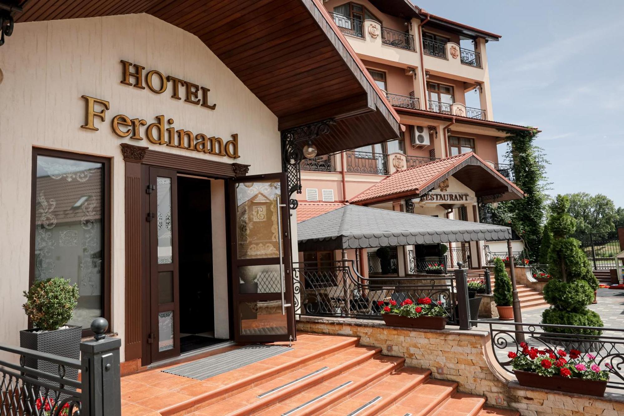 Hotel Ferdinand Mukačevo Exteriér fotografie