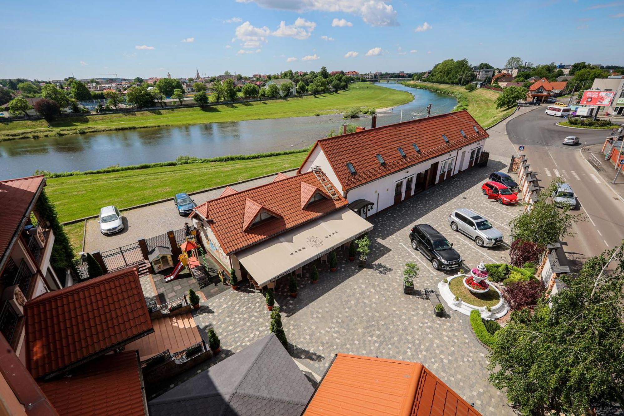 Hotel Ferdinand Mukačevo Exteriér fotografie
