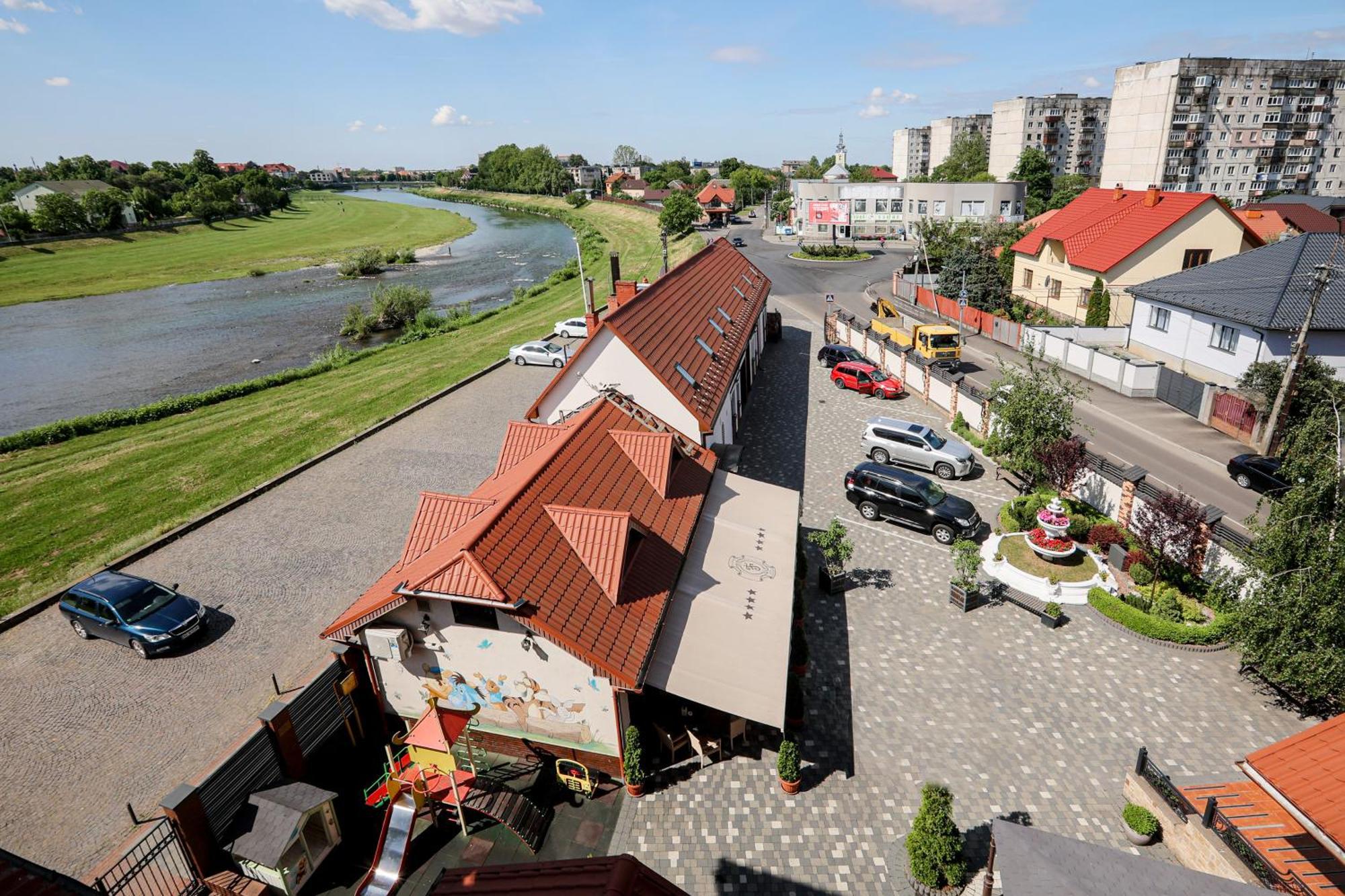 Hotel Ferdinand Mukačevo Exteriér fotografie