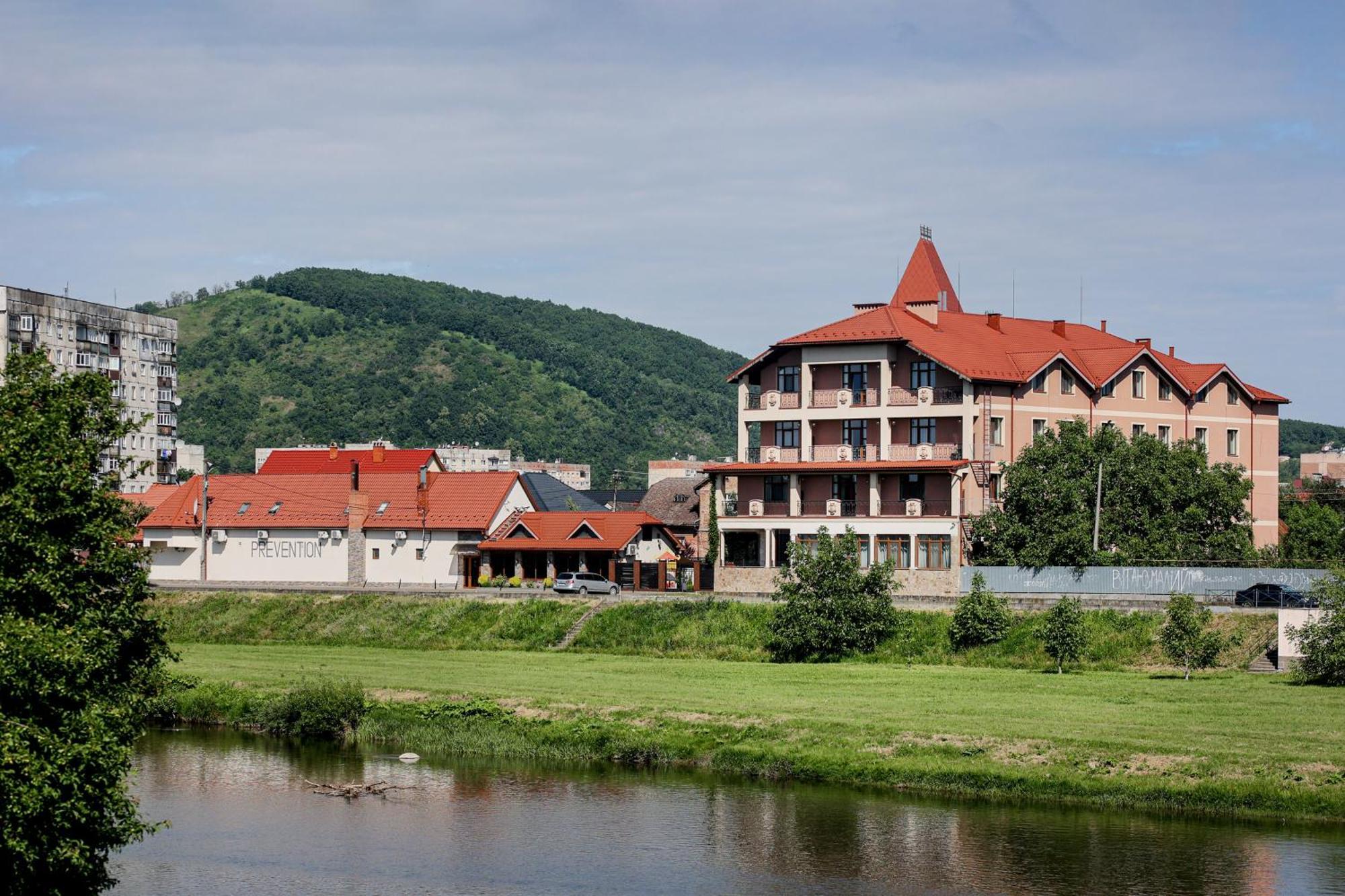 Hotel Ferdinand Mukačevo Exteriér fotografie