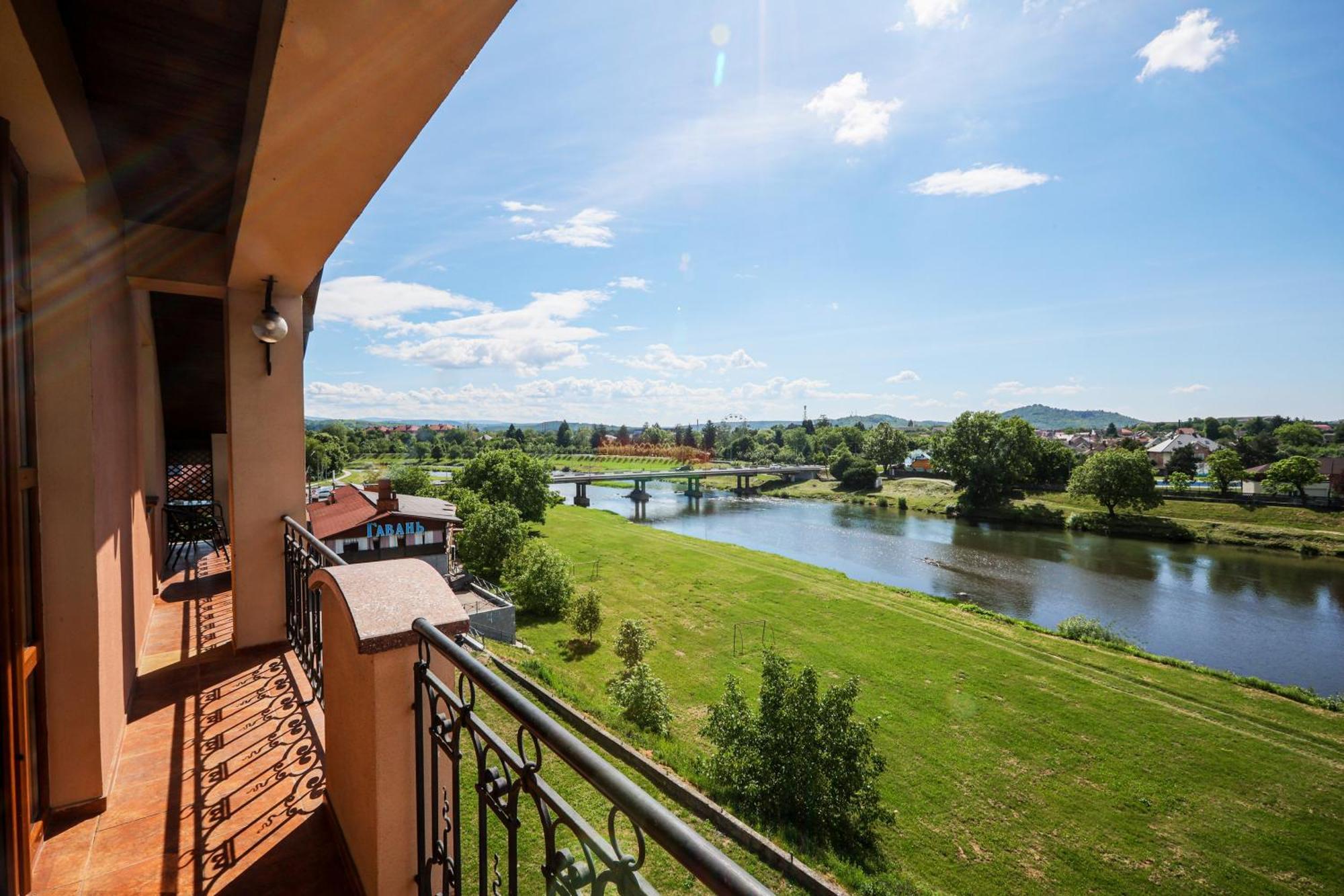 Hotel Ferdinand Mukačevo Exteriér fotografie